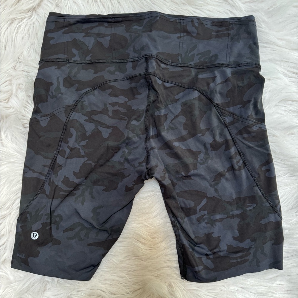 Fast and Free High-Rise Short 10" Pockets